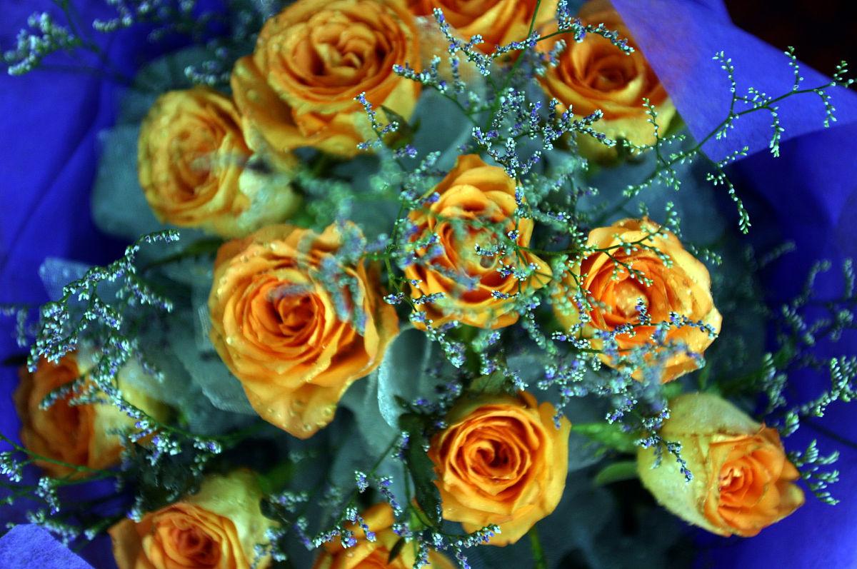 When sending flowers, it is generally better to send a few flowers.