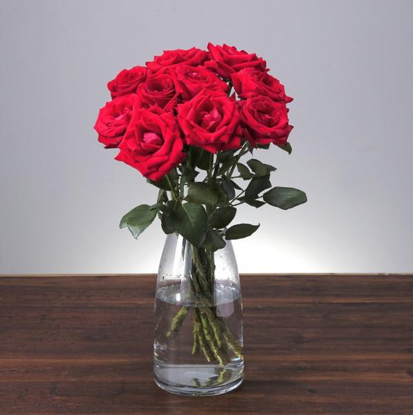 How to root roses from a bouquet in water