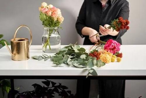 How to Care for Roses in a Vase