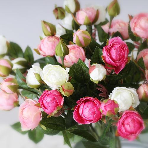 How to arrange roses in a vase