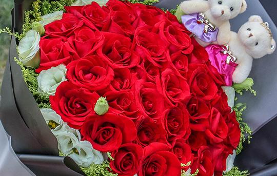 How many roses are sent for valentine's each year